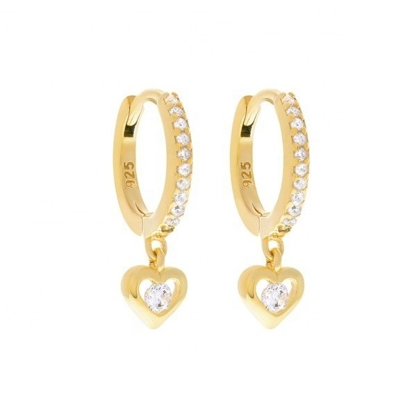 Χρυσό επιχρυσωμένα Mini Dangle Heart CZ Huggie σκουλαρίκια Προσθέστε μια πινελιά γοητείας στο βλέμμα σας