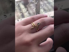 Φτιαγμένο από καθαρό ασήμι 925, αυτό το σχέδιο προσφέρει εξαιρετική λάμψη και είναι φιλικό προς το δέρμα.