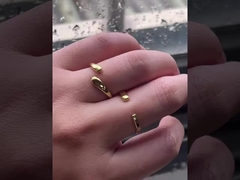 Χειροποίητο σε γνήσιο 925 στερλιν άργυρο, αυτό το αξεσουάρ συνδυάζει εκλεπτυσμένο στυλ με αντοχή.